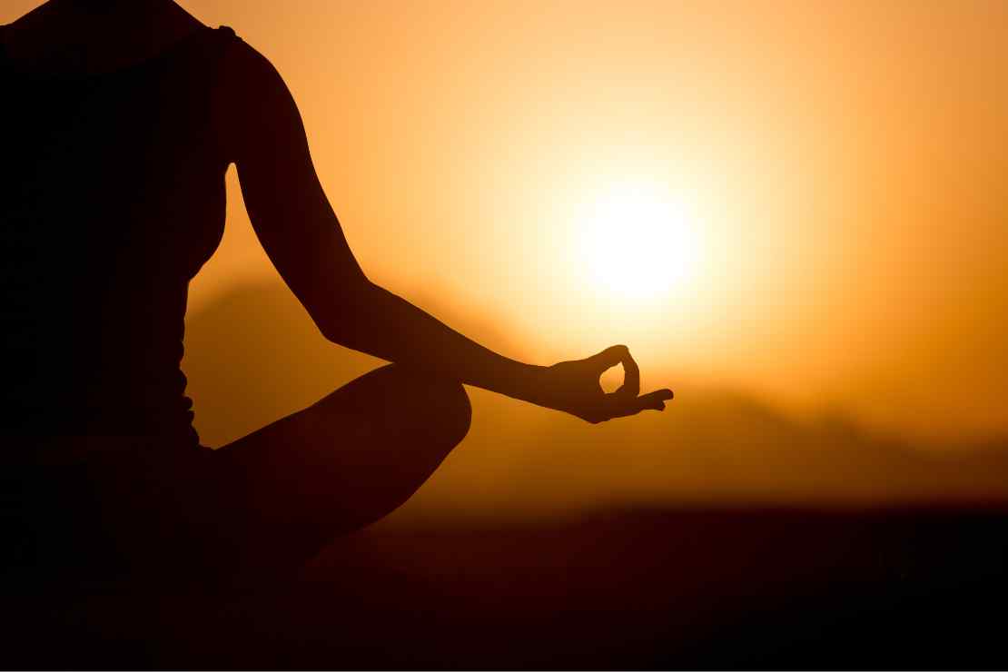 Agni Mudra: Meaning, Benefits, Side Effects, and How to Do it Agni Mudra: Meaning, Benefits, Side Effects, and How to Do it