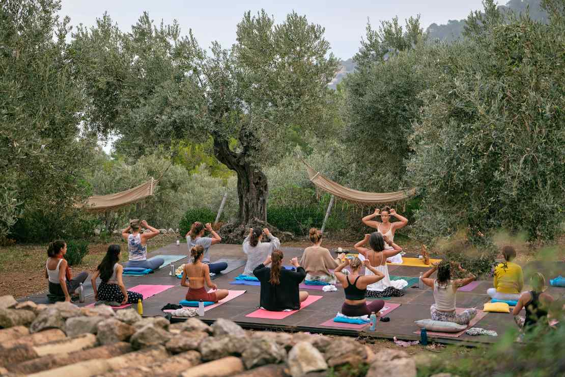 5 Signs You're Ready for a Yoga Retreat in Rishikesh 5 Signs You're Ready for a Yoga Retreat in Rishikesh