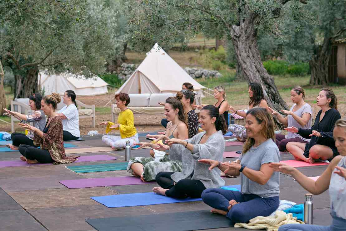 explore the benefits of a 10 day yoga retreat in rishikesh Explore the Benefits of a 10-Day Yoga Retreat in Rishikesh